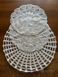 Centrini artigianali bianchi con raffinati decori