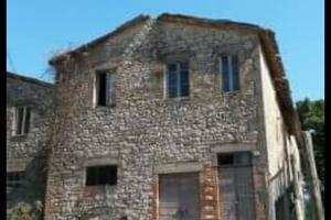 Rustico, immobile e terreno in agro di Todi
