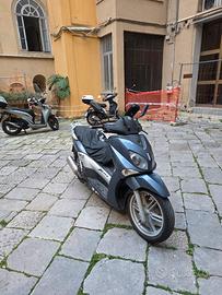 Yamaha X City scooter 250 cc 
Marmitta modificata