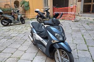 Yamaha X City scooter 250 cc 
Marmitta modificata