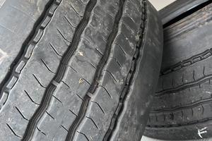  pneumatici anteriori  per Camion
