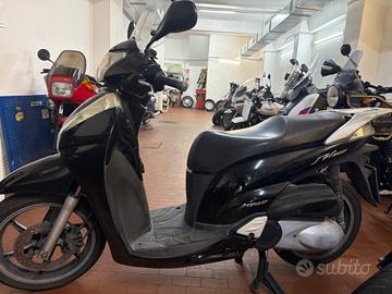 Honda SH 300 kilometrato ma ben funzionante carroz