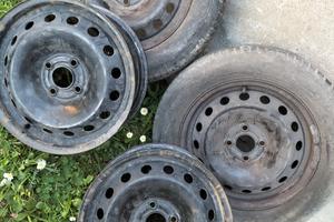 4 cerchi in ferro 185/65/R15 fiat grande punto