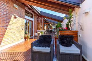 Attico / Mansarda di 264 m² con più di 5 locali e 