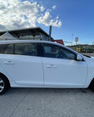 Volvo V60 D2