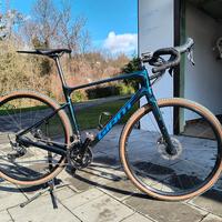gravel Giant Revolt Advanced 2 carbon 2023, tg. ML