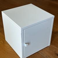 Mobiletto bianco in ferro IKEA modello LIXHULT