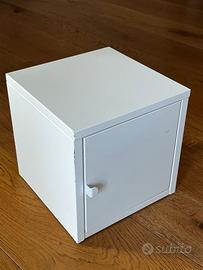 Mobiletto bianco in ferro IKEA modello LIXHULT