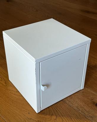 Mobiletto bianco in ferro IKEA modello LIXHULT
