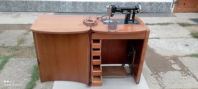 Macchina da cucire Necchi