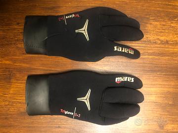 guanti e cappuccio per subacquea