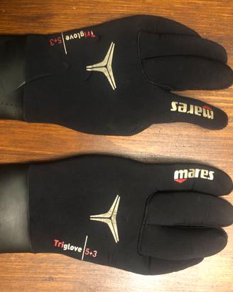 guanti e cappuccio per subacquea