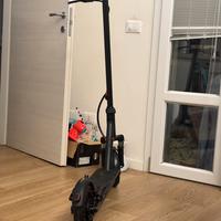 Monopattino Elettrico pieghevole Nuovo