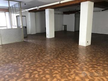 Magazzino 134,90 m²