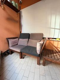 Divano e tavolo giardino
