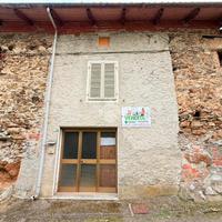 CASA SEMINDIPENDENTE A CASTELNUOVO NIGRA