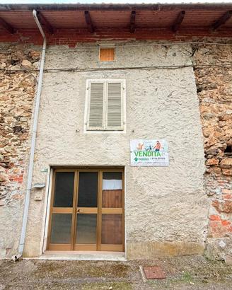 CASA SEMINDIPENDENTE A CASTELNUOVO NIGRA