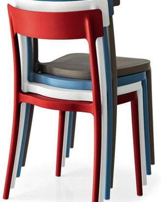 Sedie in polipropilene colorate