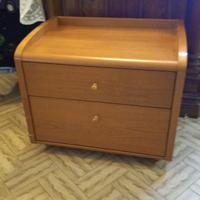 N.2 comodini colore ciliegio