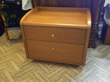 N.2 comodini colore ciliegio