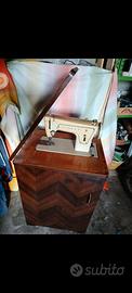 Macchina da cucire Singer mobiletto