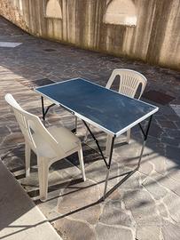 Tavolo da campeggio e 2 sedie in plastica