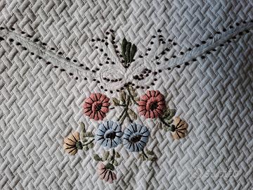 coperta matrimoniale decorara a mano