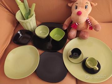 Set piatti e tazzine verde e nero.