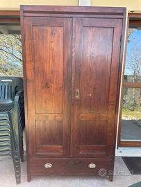 Armadio in massello di abete stile rustico