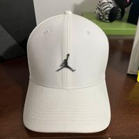 Cappello bianco della jordan