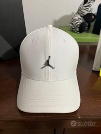 Cappello bianco della jordan