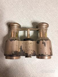 Antico binocolo da teatro francese.