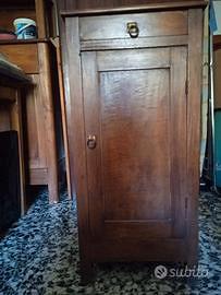comodino in legno 