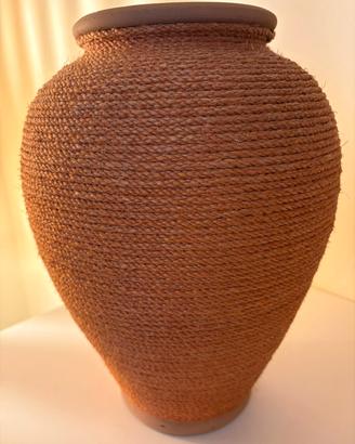 vaso homemade in terracotta rivestito in corda 