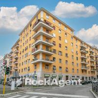 LOCALE COMMERCIALE A REDDITO - DUE AMPIE VETRINE