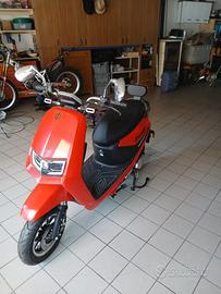 Scooter 50 elettrico marca Dinamico