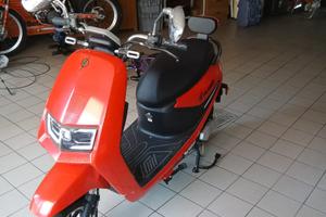 Scooter 50 elettrico marca Dinamico
