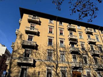 AMPIO QUADRILOCALE IN STABILE D'EPOCA