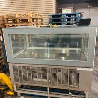 Vetrina espositiva Sagi  dolci