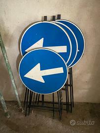 Cartelli e segnali stradali