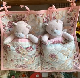 Porta oggetti da culla + 2 orsetti rosa