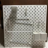 Pannello portaoggetti skadis ikea con accessori