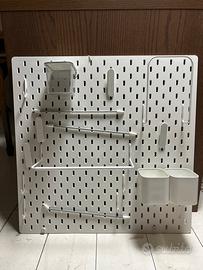 Pannello portaoggetti skadis ikea con accessori