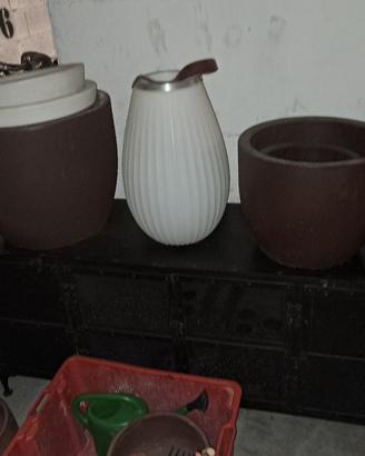 Vasi plastica e  ceramica 