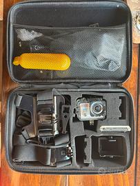 Action camera con accessori e valigetta