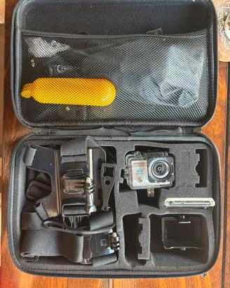 Action camera con accessori e valigetta