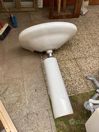 Lavabo con colonna e rubinetto