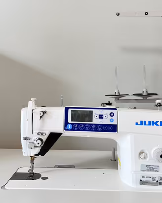 Juki DDL-8000A industriale con tavolo, come nuova