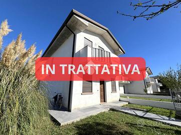 VILLA A SCHIERA D'ANGOLO A ASOLA