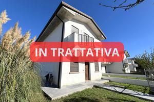 VILLA A SCHIERA D'ANGOLO A ASOLA